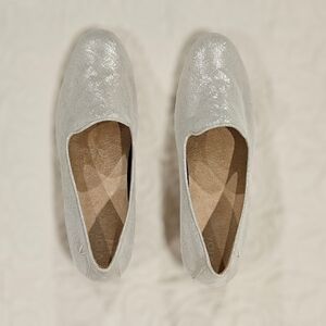 Vionic Silver Flats